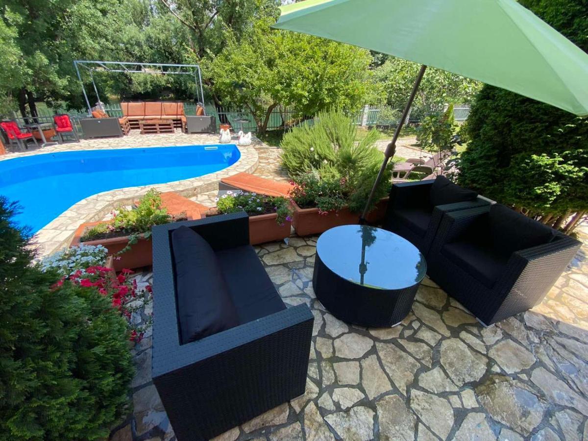 Private Riverside Villa Silvia Mostar Buitenkant foto