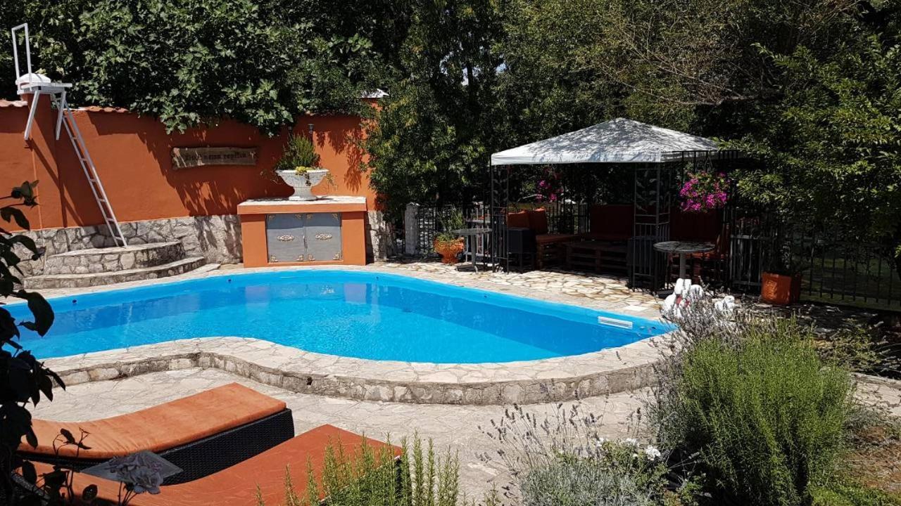 Private Riverside Villa Silvia Mostar Buitenkant foto